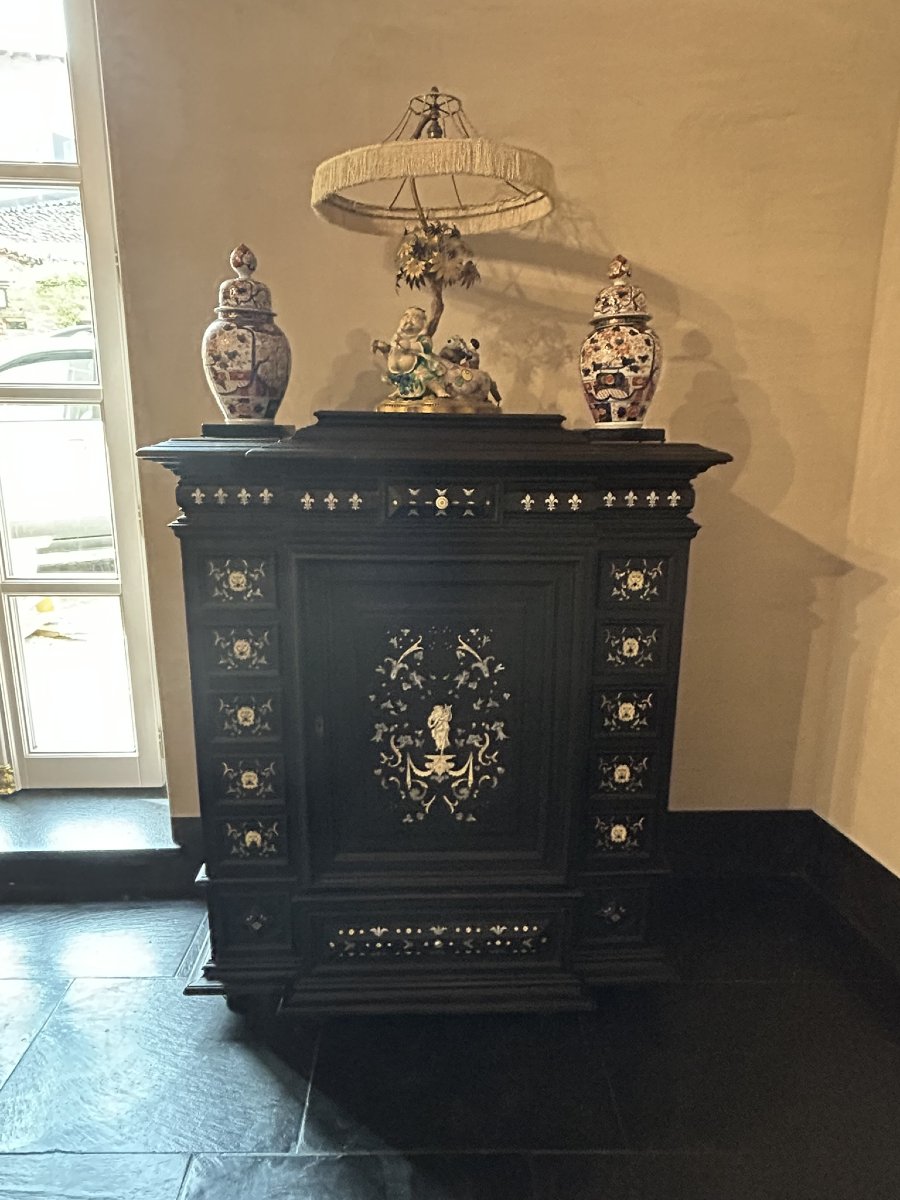 MEUBLES AVEC INCRUSTATIONS DE NACRE-photo-2