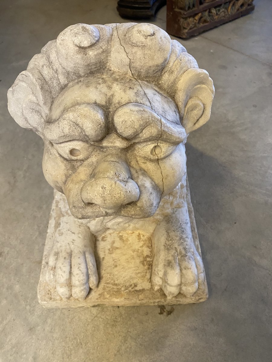 SCULPTURE EN MARBRE BLANC D'UN LION -photo-3