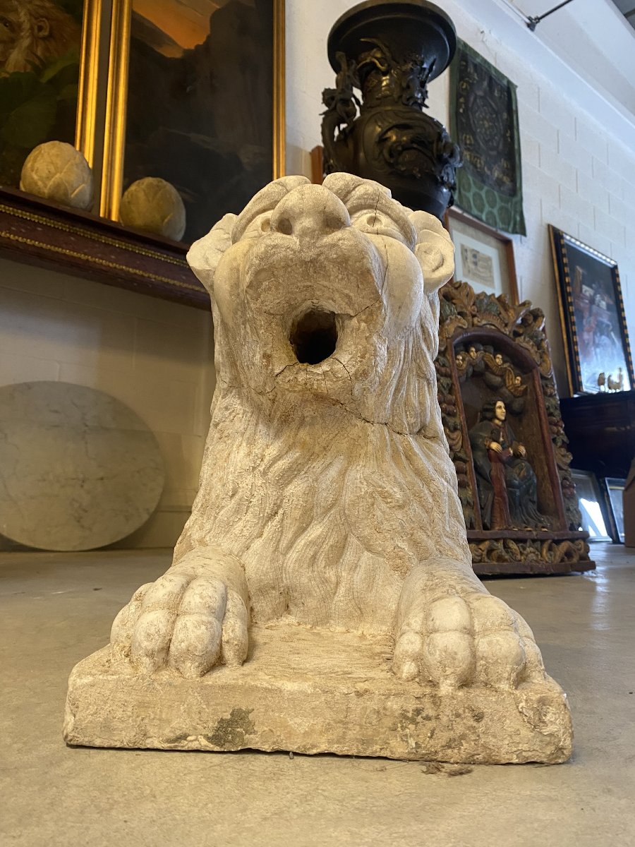 SCULPTURE EN MARBRE BLANC D'UN LION -photo-3