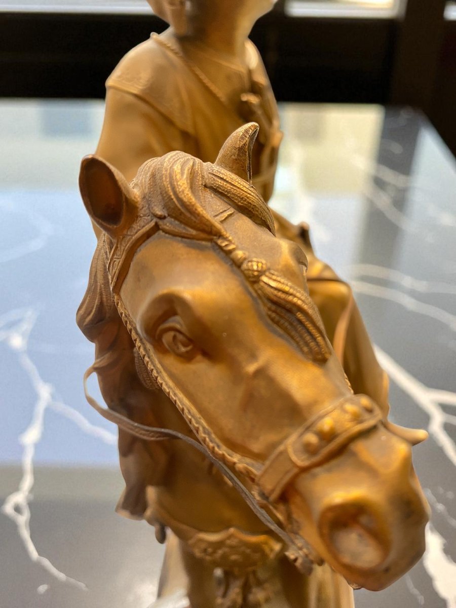 HORLOGE EN BRONZE DORÉ REPRÉSENTANT UNE PERSONNAGE ORIENTAL À CHEVAL-photo-1
