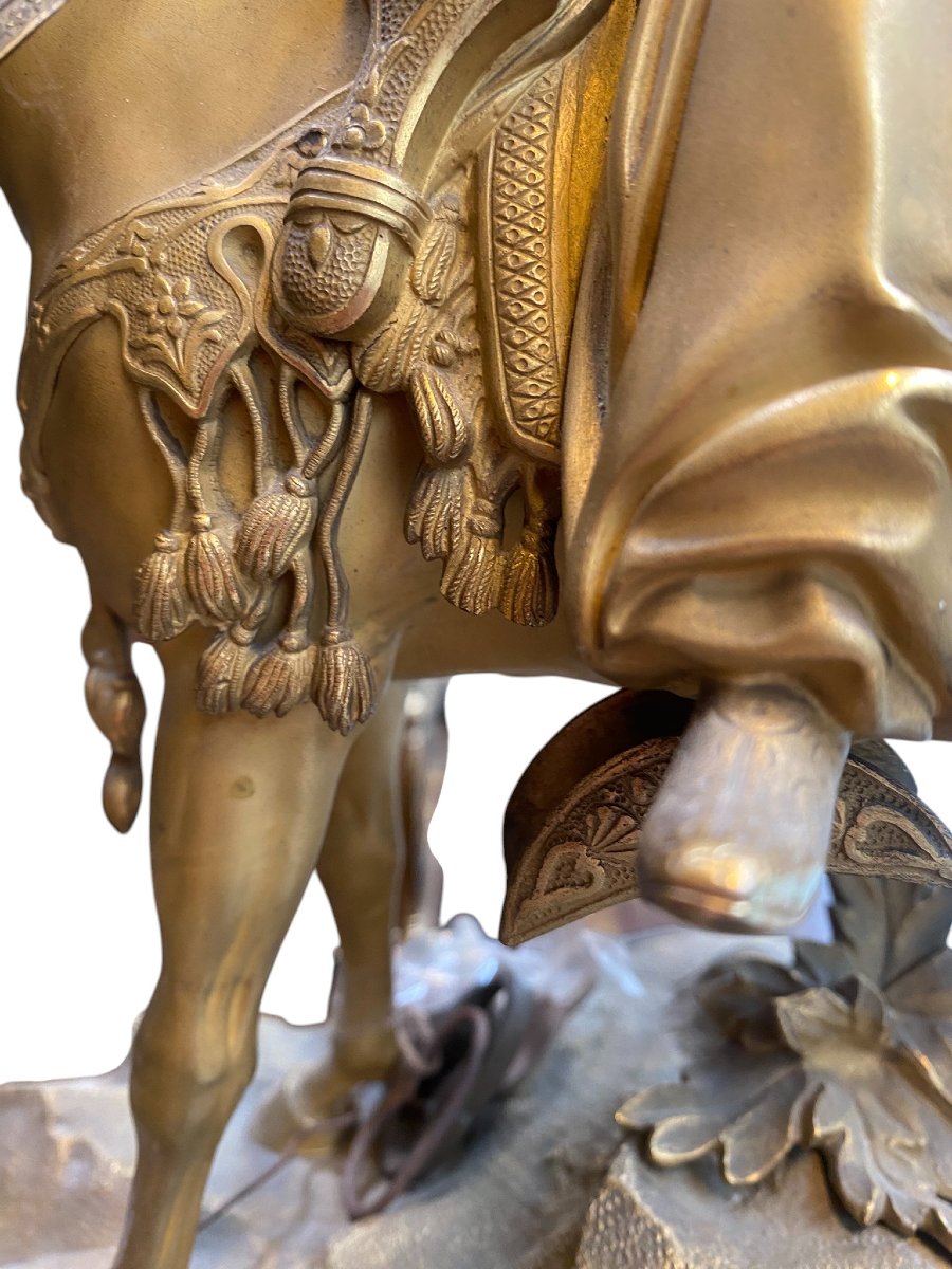 HORLOGE EN BRONZE DORÉ REPRÉSENTANT UNE PERSONNAGE ORIENTAL À CHEVAL-photo-6
