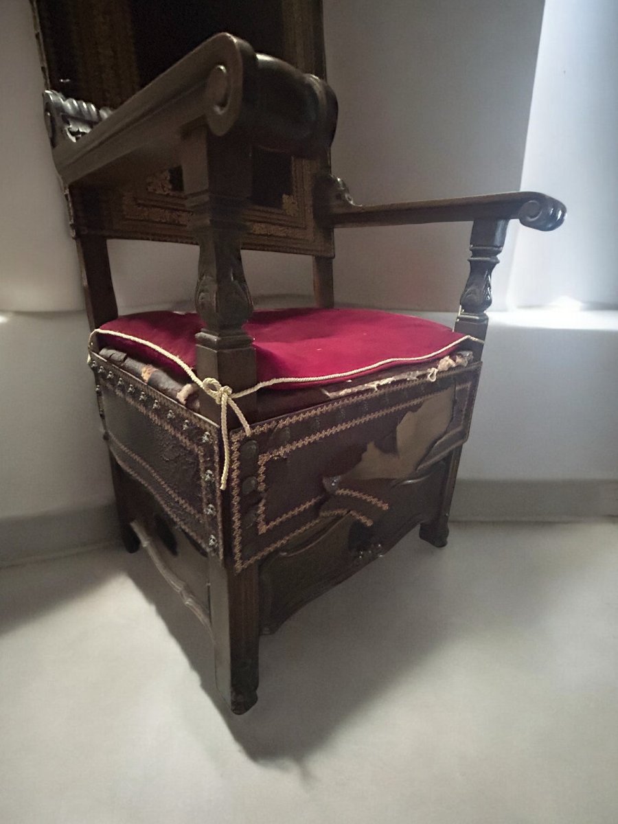 PAIRE DE FAUTEUILS EN BOIS ET CUIR-photo-6