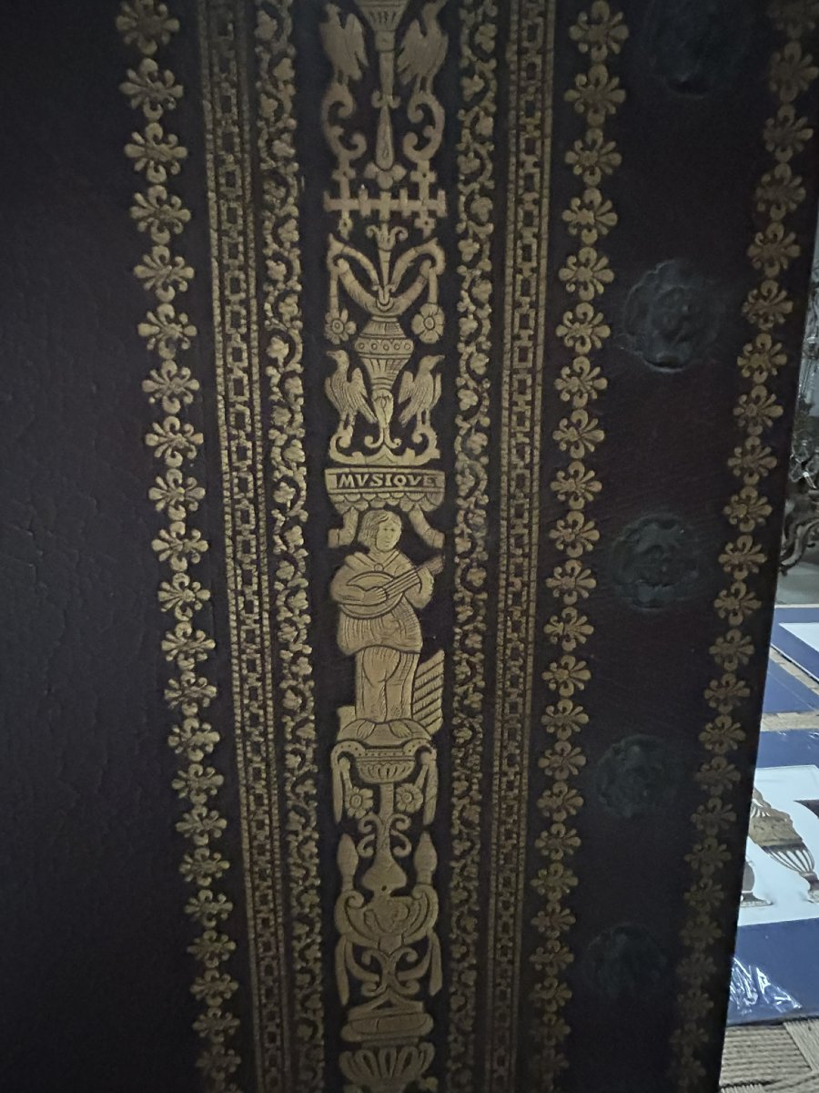 PAIRE DE FAUTEUILS EN BOIS ET CUIR-photo-8