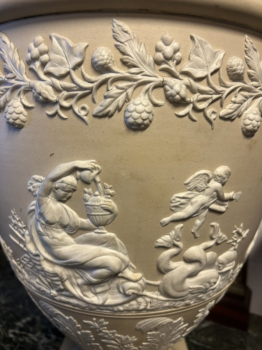 VASE EN PORCELAINE À DÉCORATIONS NÉOCLASSIQUES (RÉPARATIONS ANCIENNES) XIXe SIÈCLE-photo-3