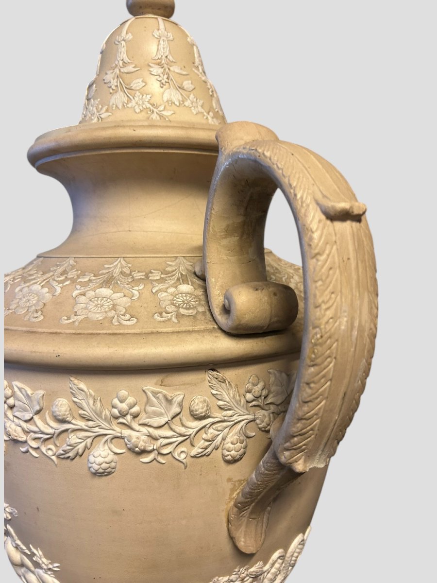 VASE EN PORCELAINE À DÉCORATIONS NÉOCLASSIQUES (RÉPARATIONS ANCIENNES) XIXe SIÈCLE-photo-7