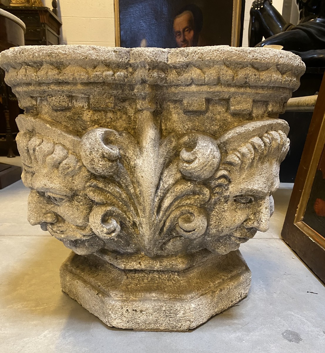 VASE EN PIERRE DE VICENCE