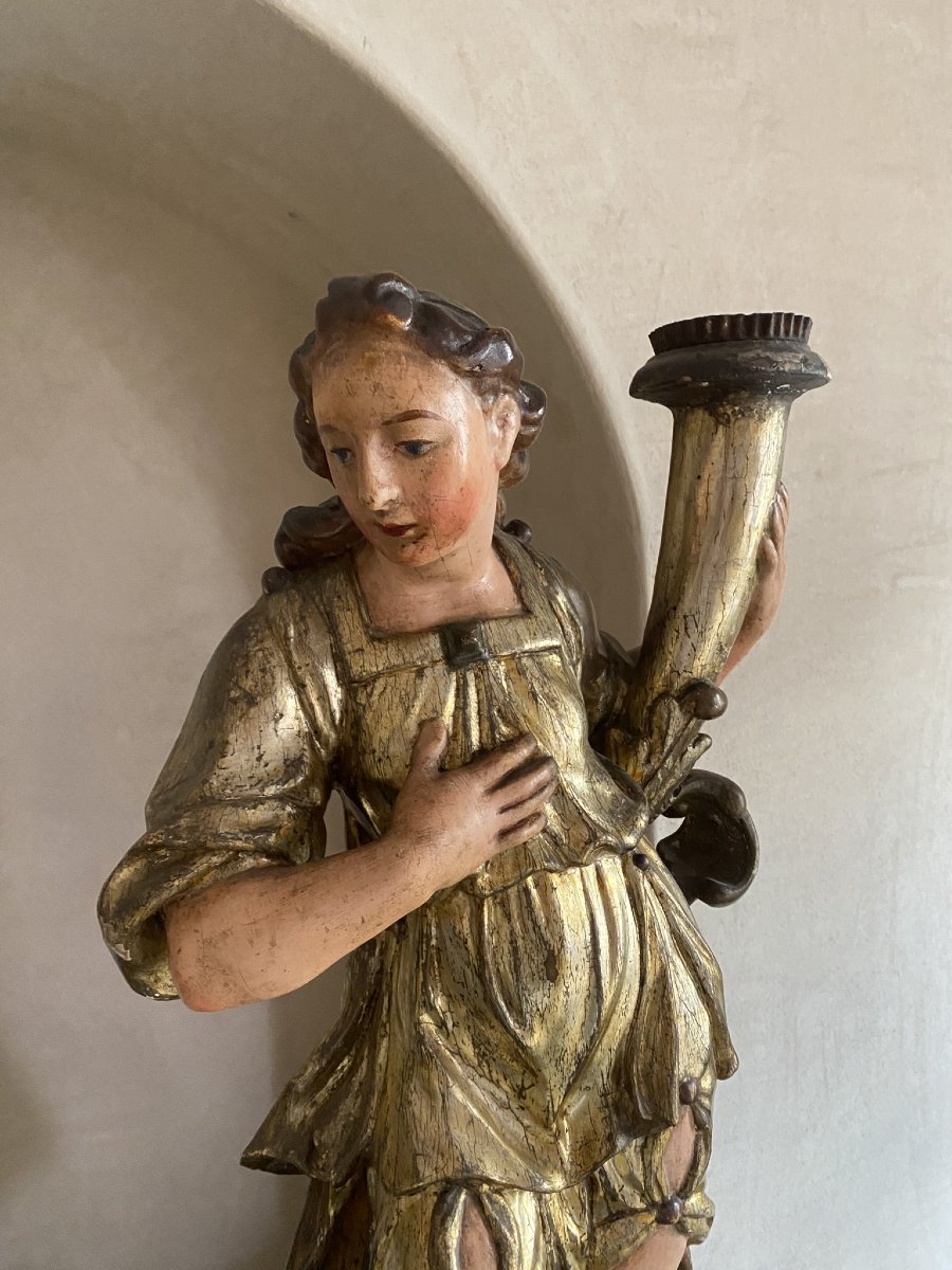 PAIRE DE SCULPTURES EN BOIS LAQUÉ ET DORÉ-photo-3
