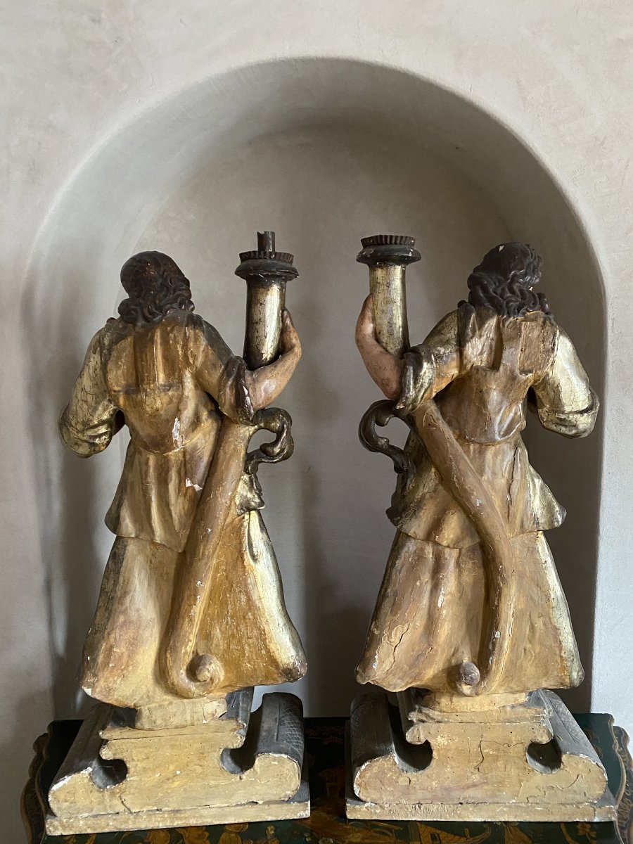 PAIRE DE SCULPTURES EN BOIS LAQUÉ ET DORÉ-photo-4