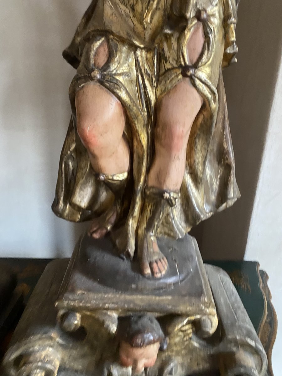 PAIRE DE SCULPTURES EN BOIS LAQUÉ ET DORÉ-photo-3