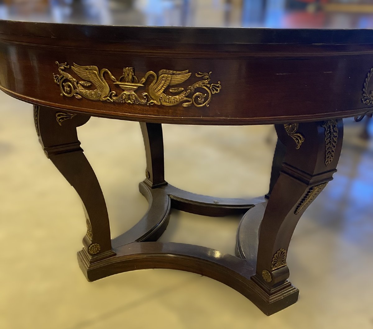 TABLE RONDE DE STYLE EMPIRE EN ACAJOU AVEC APPLICATIONS EN BRONZE-photo-8