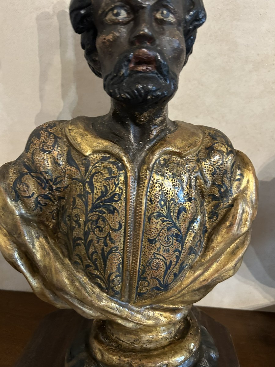 PAIRE DE BUSTES EN BOIS LAQUÉ ET DORÉ REPRÉSENTANT DES MAURES VÉNITENS XVIII SECOLO-photo-7