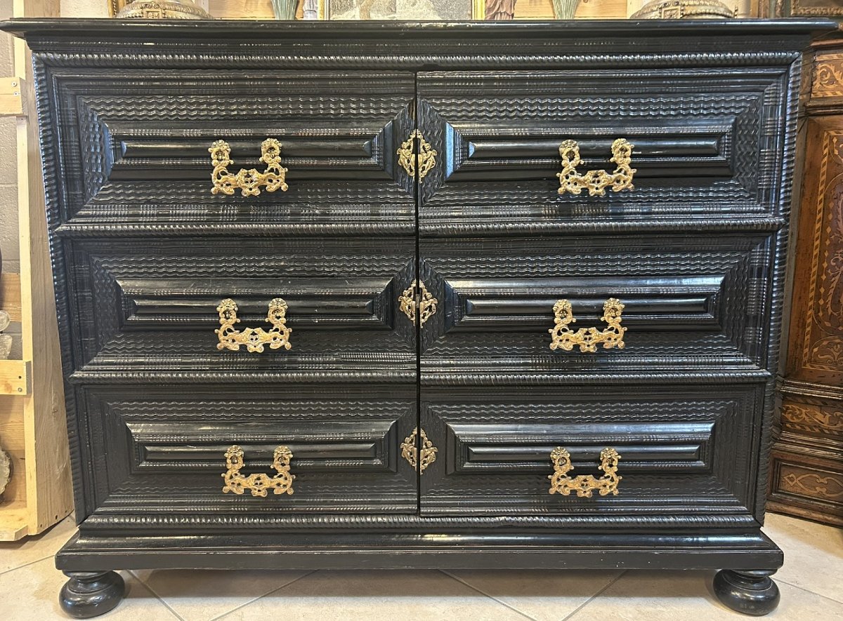 17th-century Guilloche Chest Of Drawers Converted Into A Sideboard -photo-1