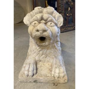 SCULPTURE EN MARBRE BLANC D'UN LION 