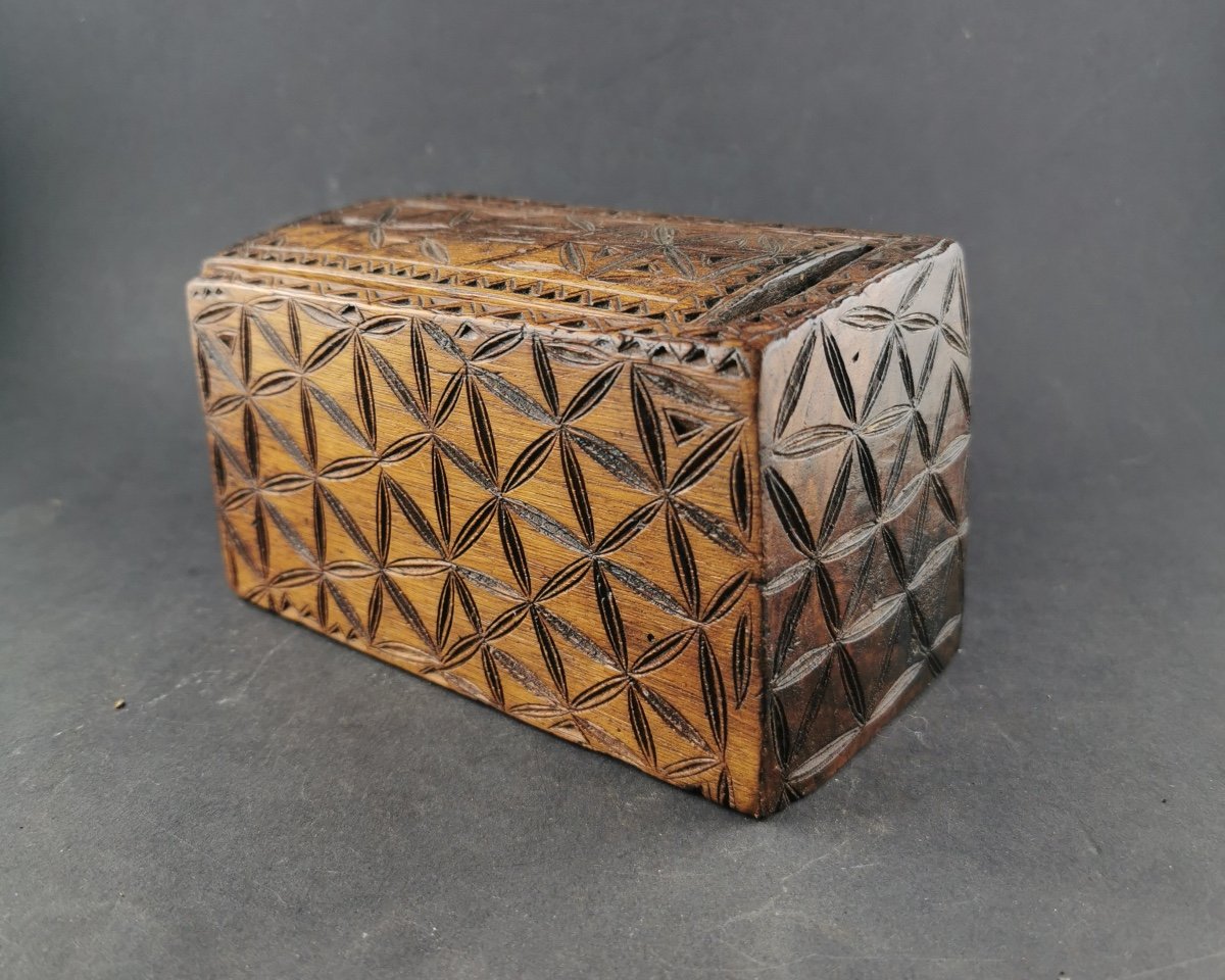 Box Of Monoxyl Lacemaker In Carved Walnut Popular Art-photo-4