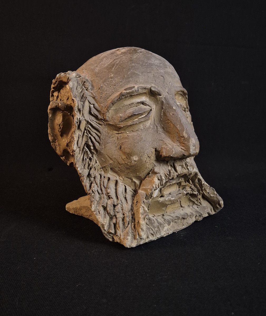 Sculpture d'une Tête de barbu en terre crue