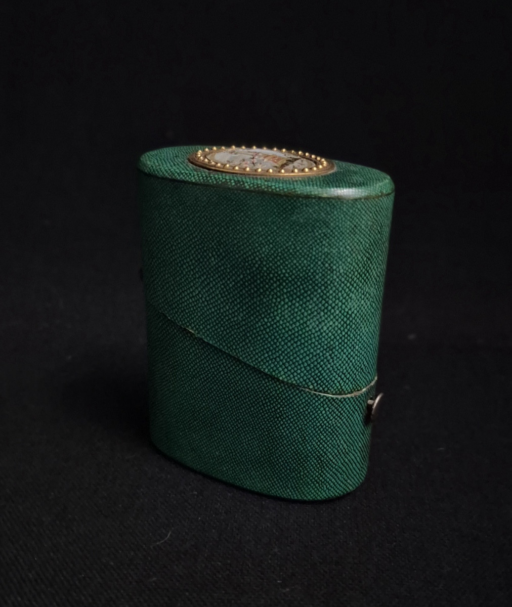 Nécessaire à Parfums En Galuchat fin  XVIIIeme