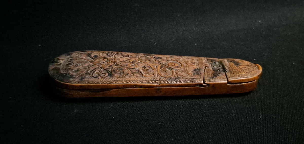 Carved Boxwood Tobacco Grater-photo-3