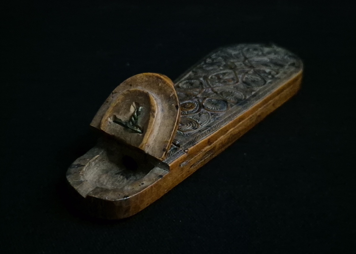 Carved Boxwood Tobacco Grater-photo-7