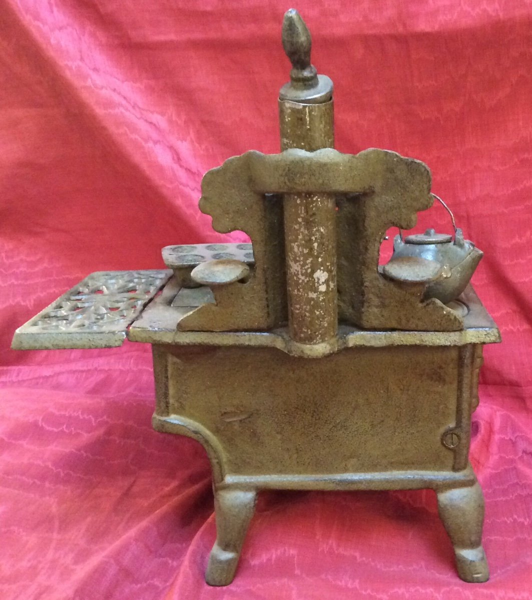 Creshent Cast Iron Toy Stove-photo-2