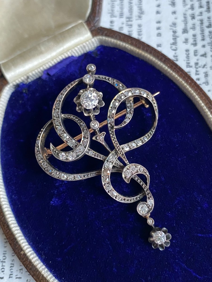Very Beautiful Old Brooch In Gold, Silver, Diamonds