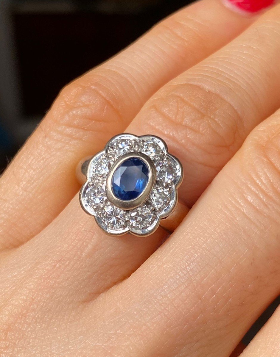 Daisy Ring In 18k White Gold Set With A Sapphire-photo-3