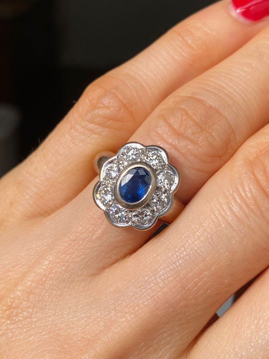 Daisy Ring In 18k White Gold Set With A Sapphire-photo-4