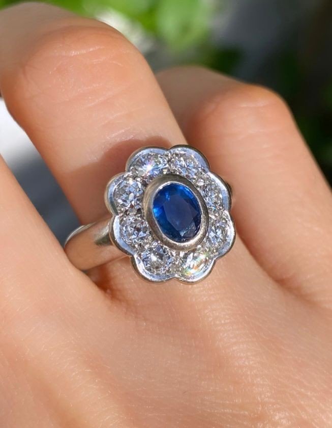 Daisy Ring In 18k White Gold Set With A Sapphire-photo-6