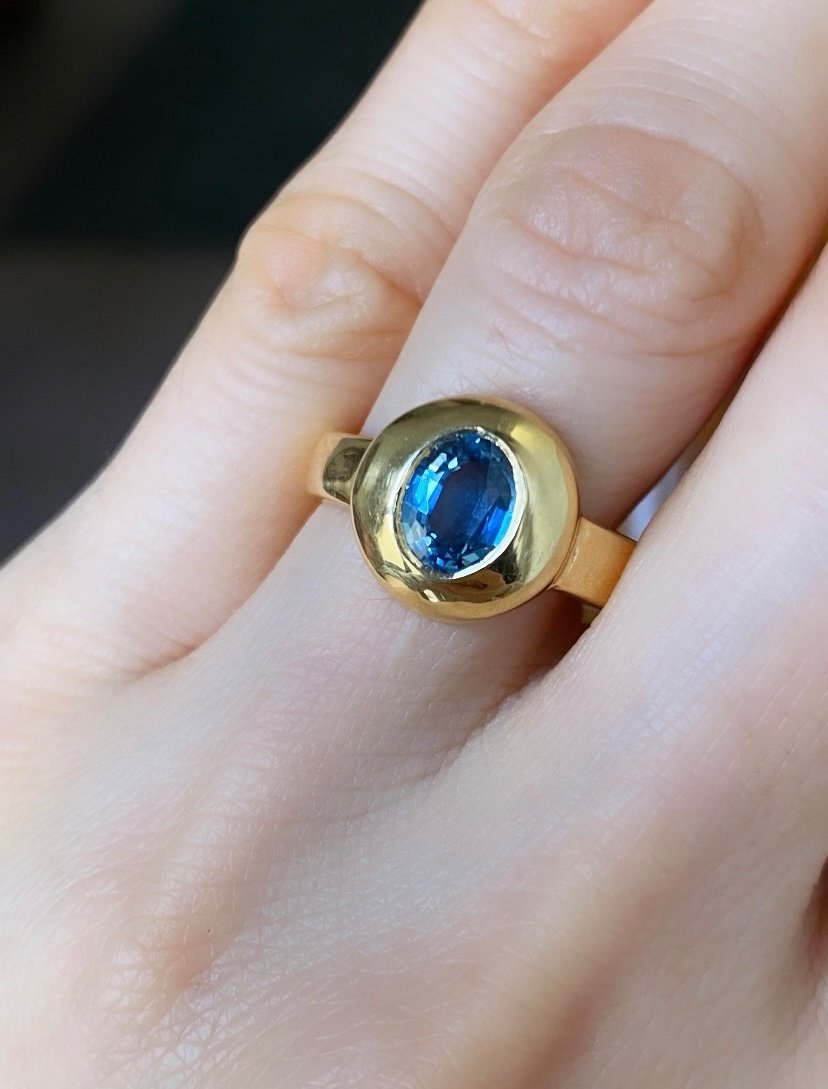18k Yellow Gold Ring Centered With A Sapphire-photo-2
