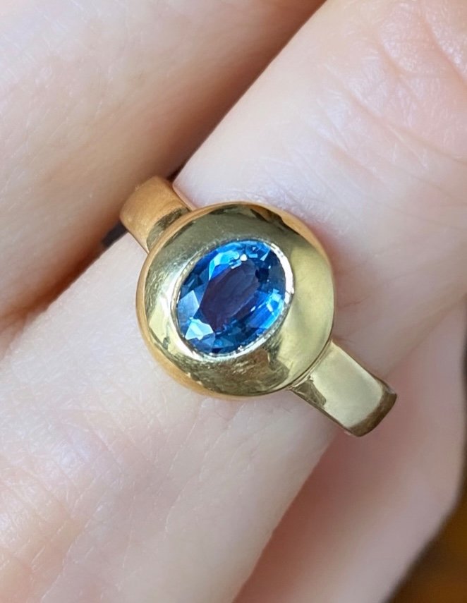 18k Yellow Gold Ring Centered With A Sapphire