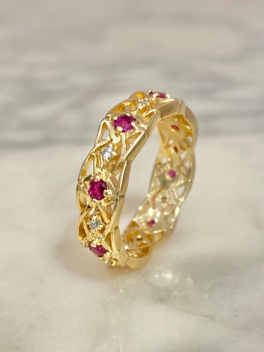 L‘anneau D’eternité Givenchy En Or 18k Rubis Et Diamants 