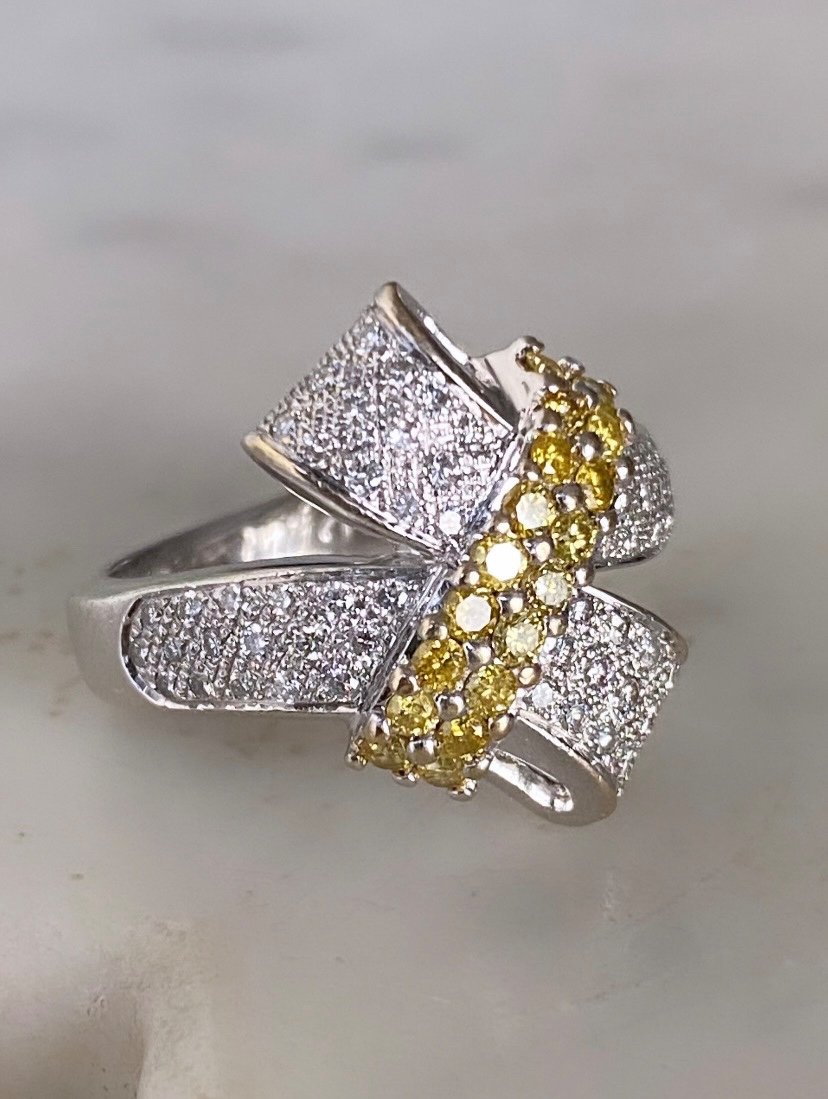 Very Pretty Knot Ring In 18k Gold And Diamonds -photo-2