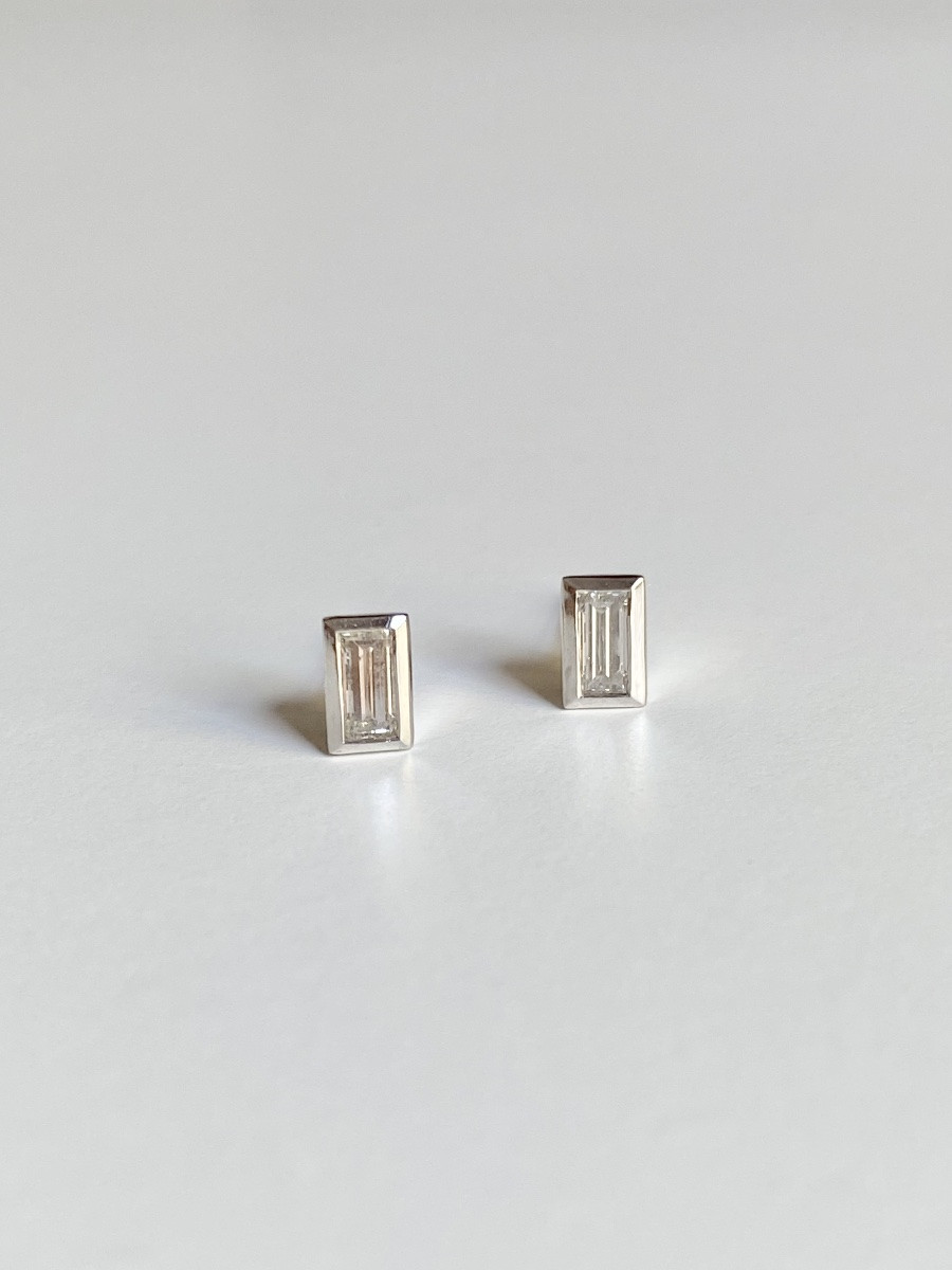 Pair Of 18k White Gold And Diamond Stud Earrings -photo-2