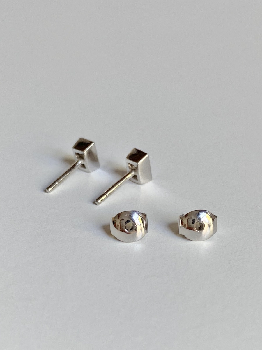 Pair Of 18k White Gold And Diamond Stud Earrings -photo-1