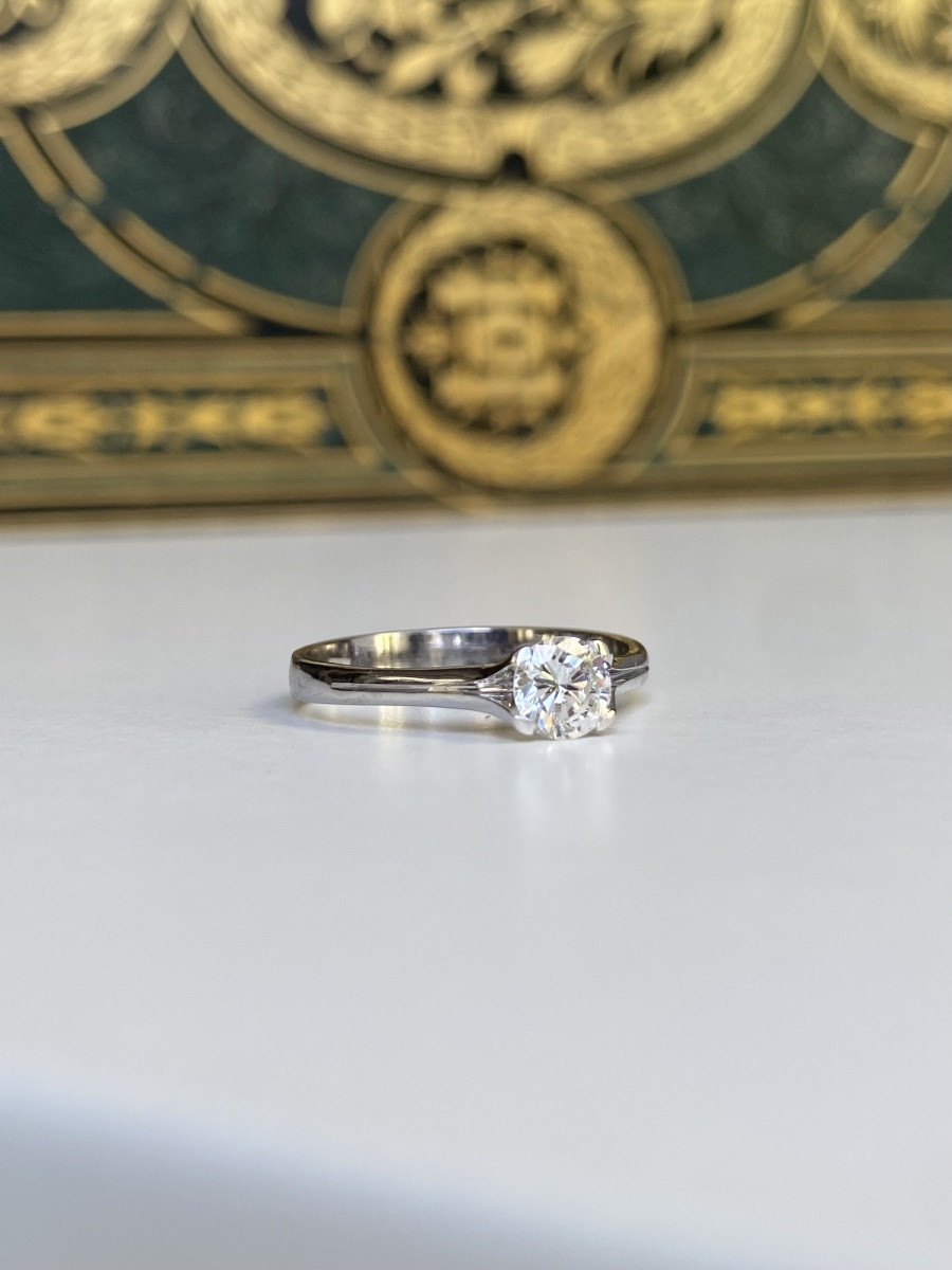 Bague solitaire en or blanc 18K et diamant-photo-4