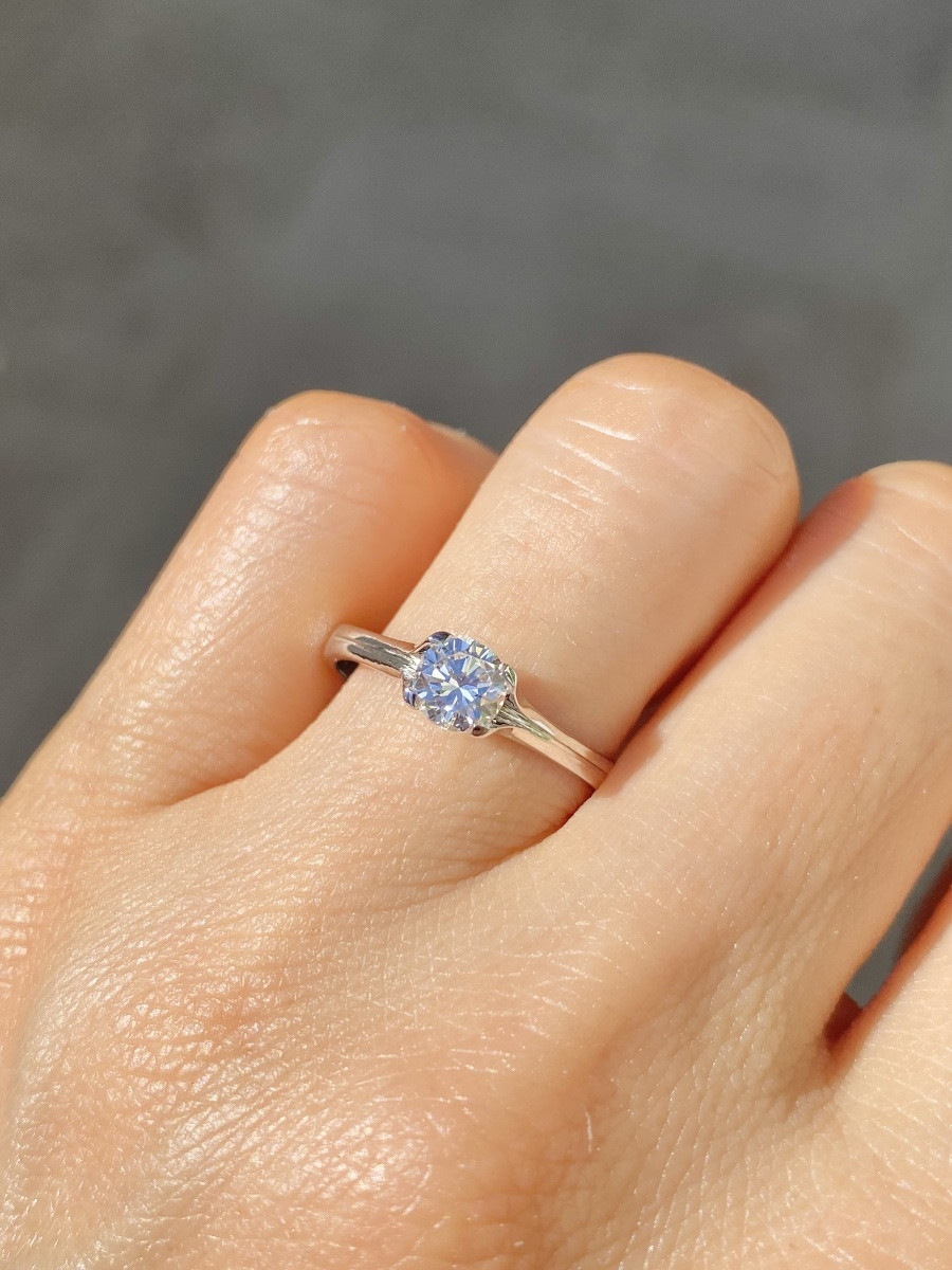 Bague solitaire en or blanc 18K et diamant-photo-4