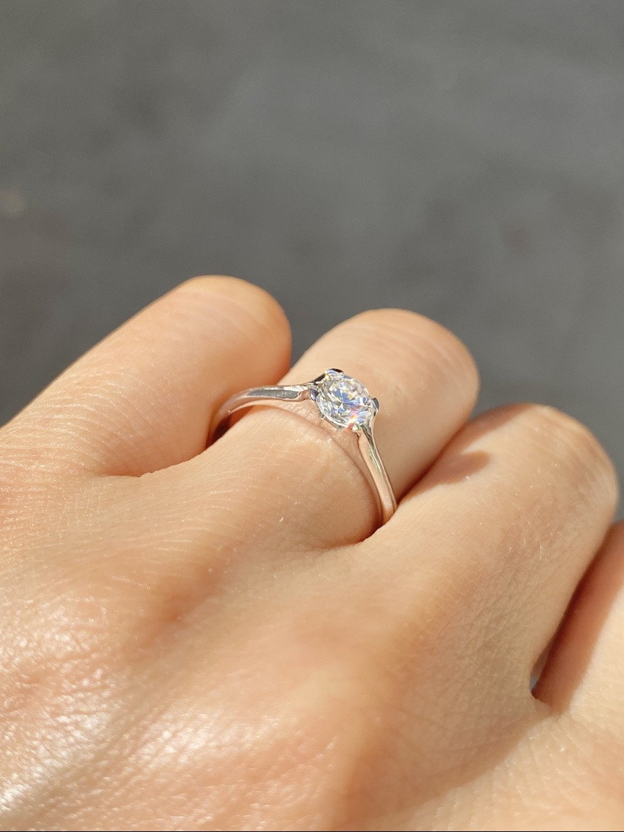 Bague solitaire en or blanc 18K et diamant-photo-5