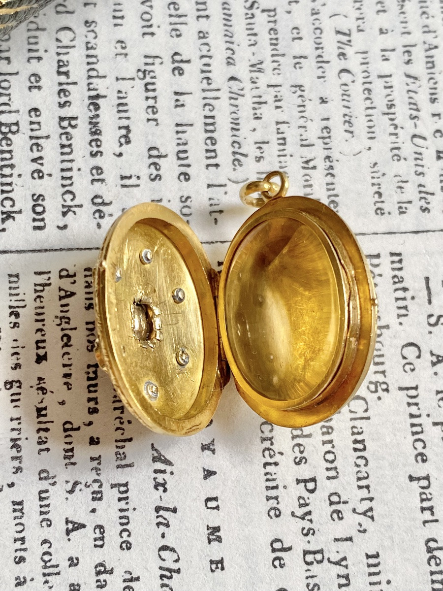 18k Yellow Gold Photo Locket -photo-3