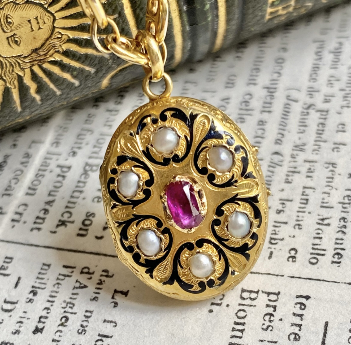18k Yellow Gold Photo Locket 