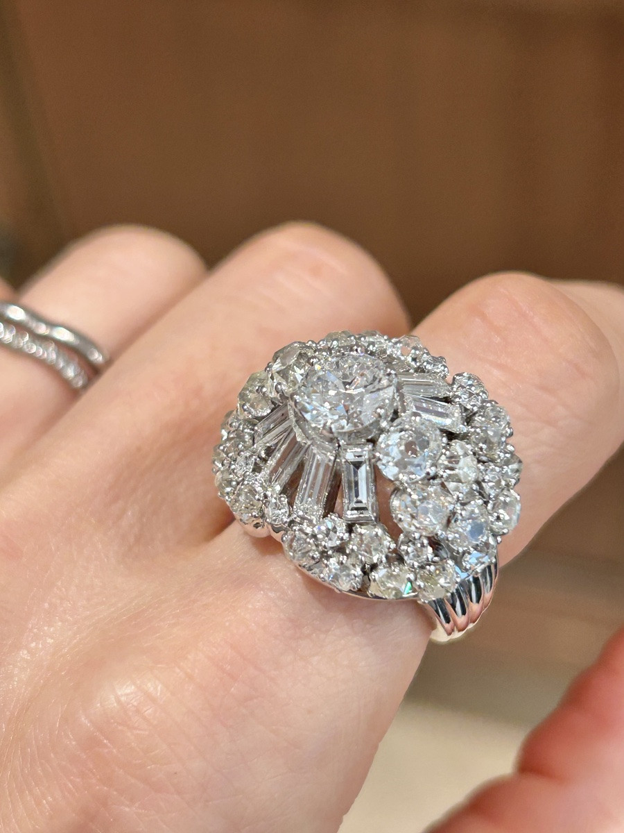 Importante bague cocktail en or blanc 18K, platine et diamants -photo-2