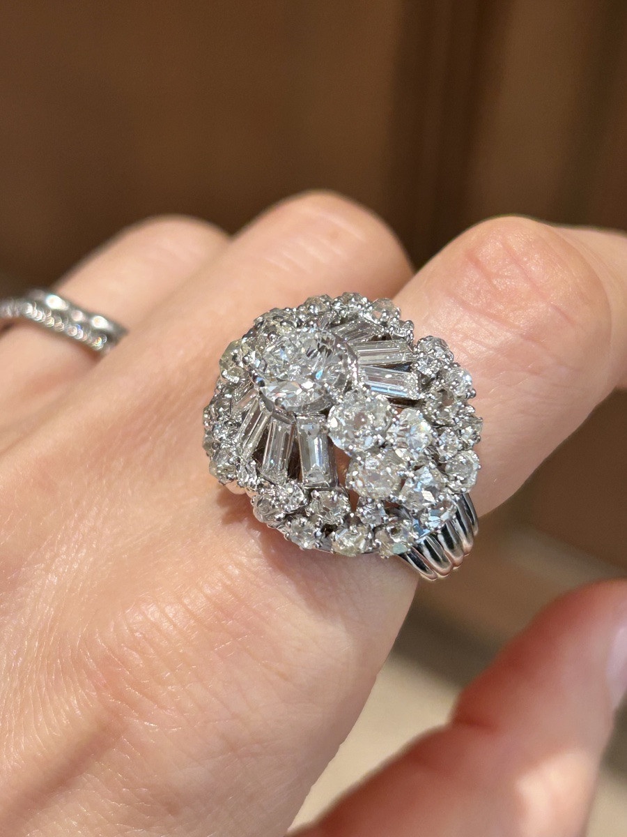 Importante bague cocktail en or blanc 18K, platine et diamants -photo-3