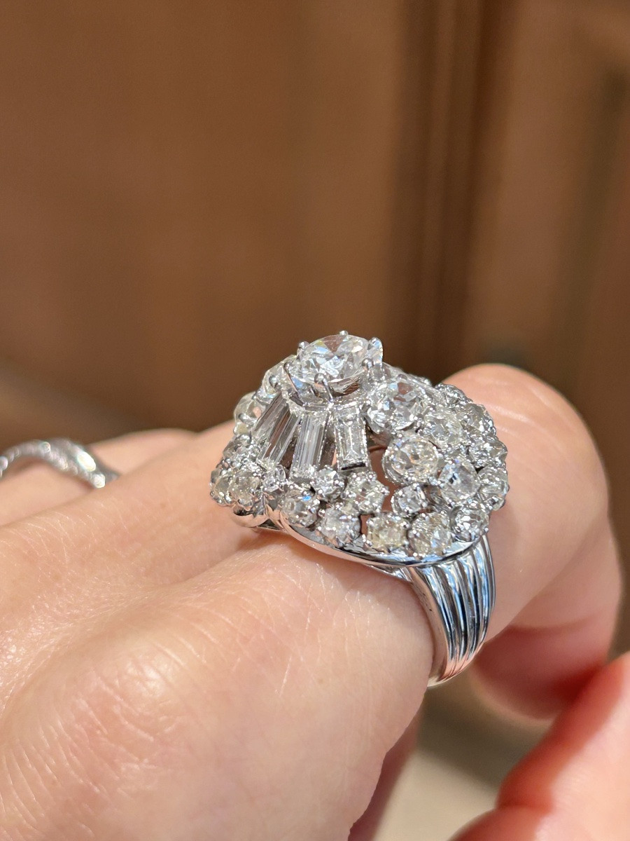 Importante bague cocktail en or blanc 18K, platine et diamants -photo-5
