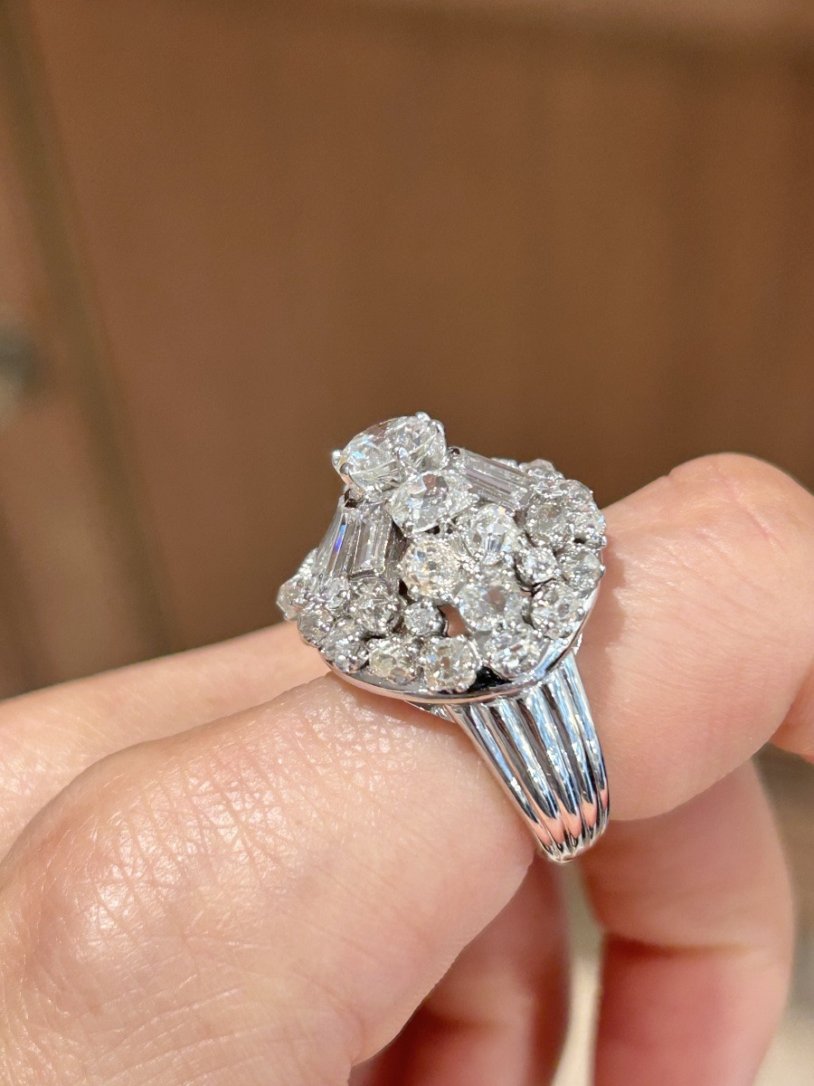 Importante bague cocktail en or blanc 18K, platine et diamants -photo-7