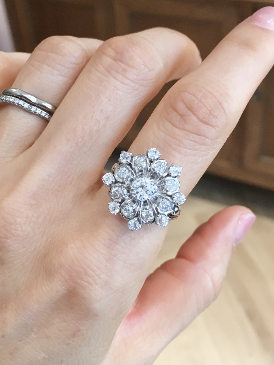 Bucherer Floral Ring In White Gold And Diamonds -photo-7