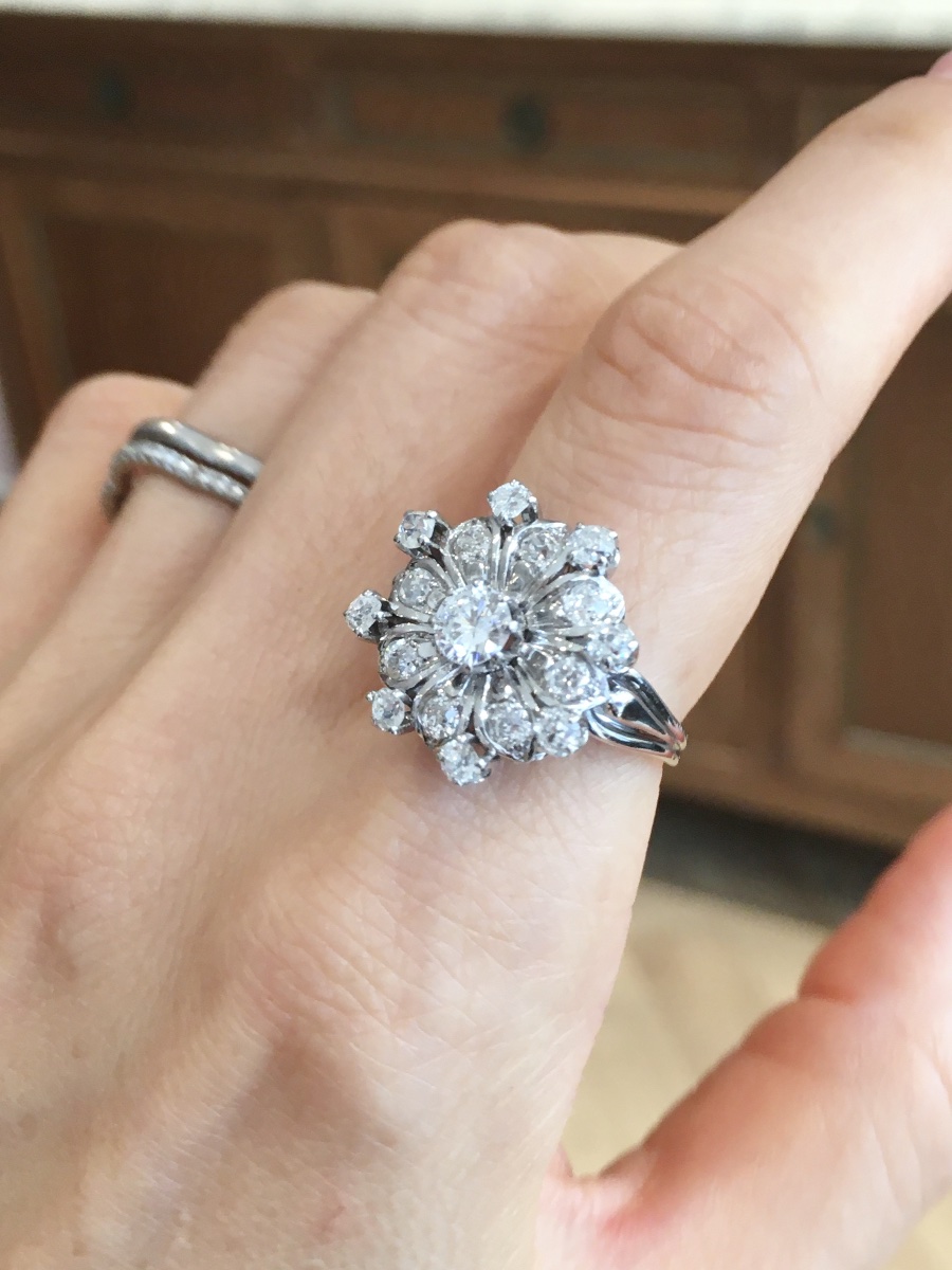 Bucherer Floral Ring In White Gold And Diamonds -photo-8