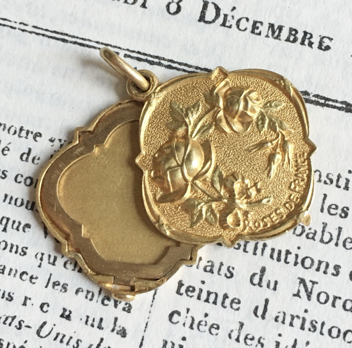 Pendentif acier 'Croix' doré - 30x20 mm - [R8061