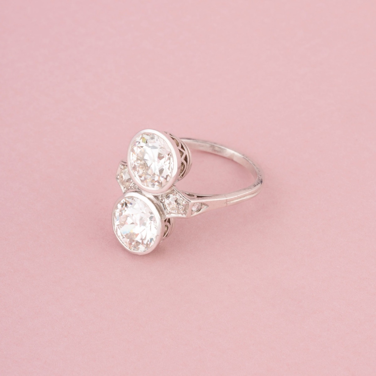 Bague ancienne Art Déco Toi & Moi en platine et diamants -photo-4