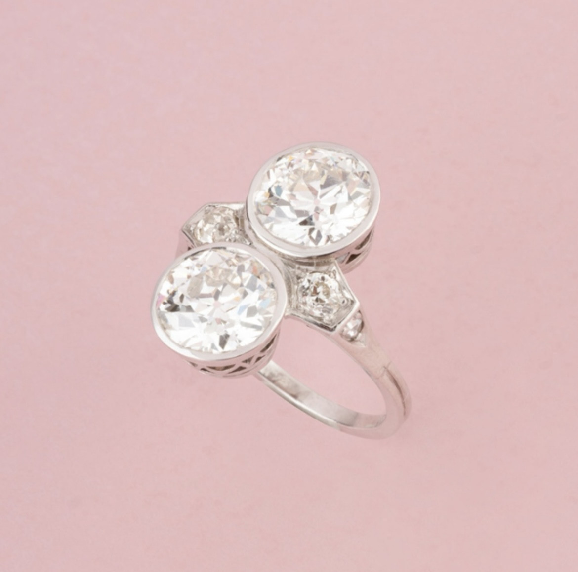 Bague ancienne Art Déco Toi & Moi en platine et diamants 