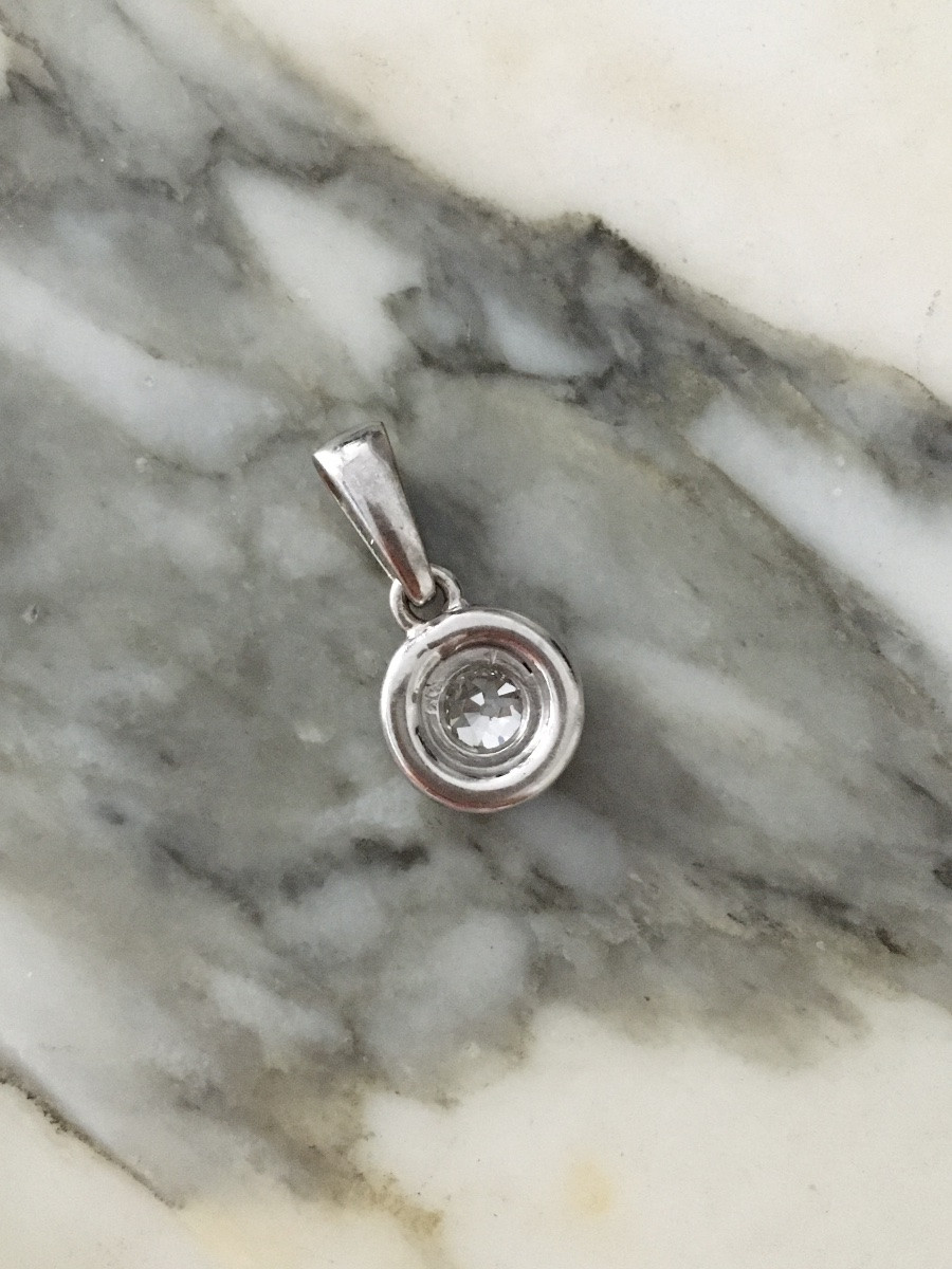 Pendentif en or blanc 18K serti d’un diamant -photo-3