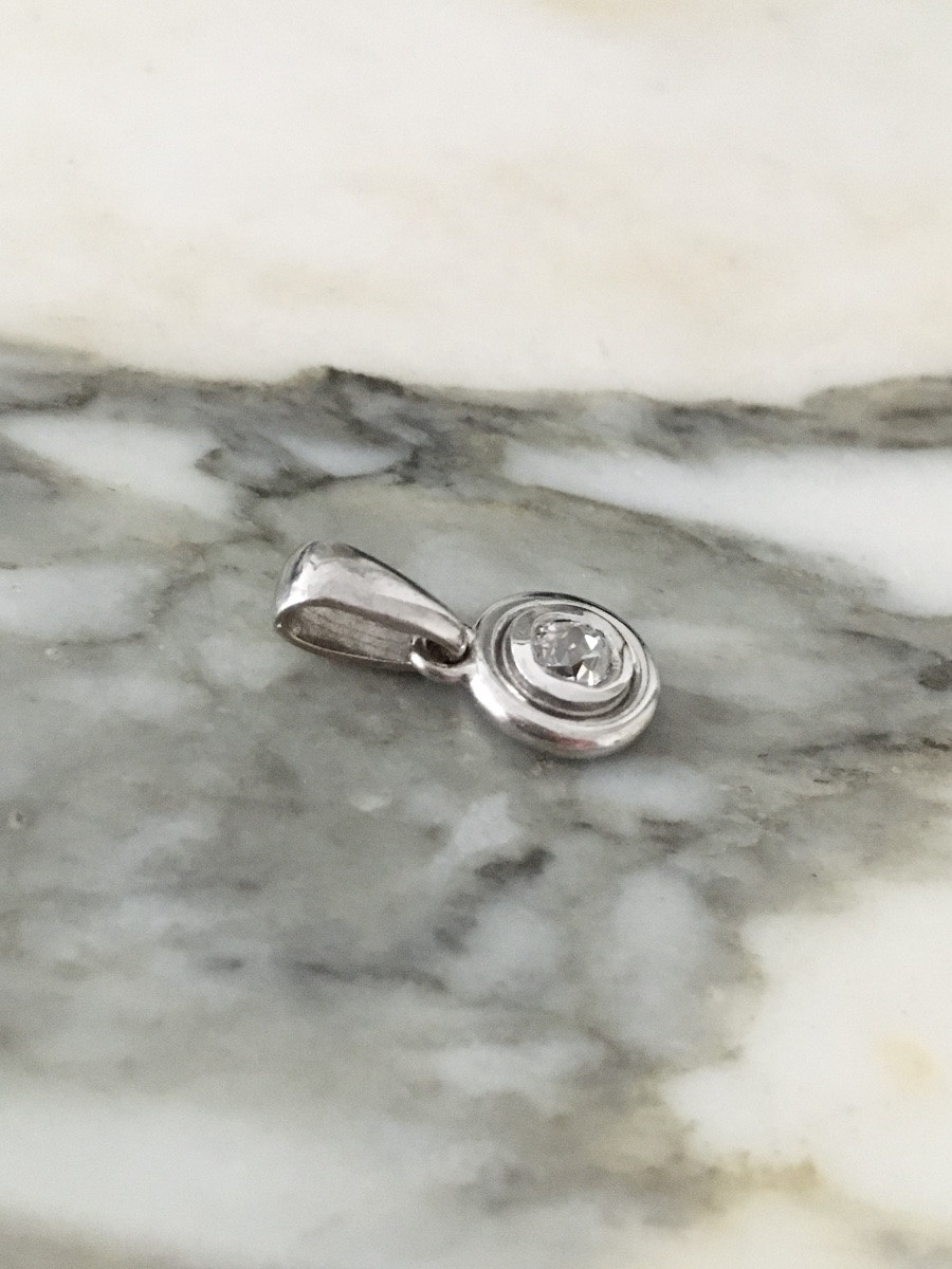 Pendentif en or blanc 18K serti d’un diamant -photo-4