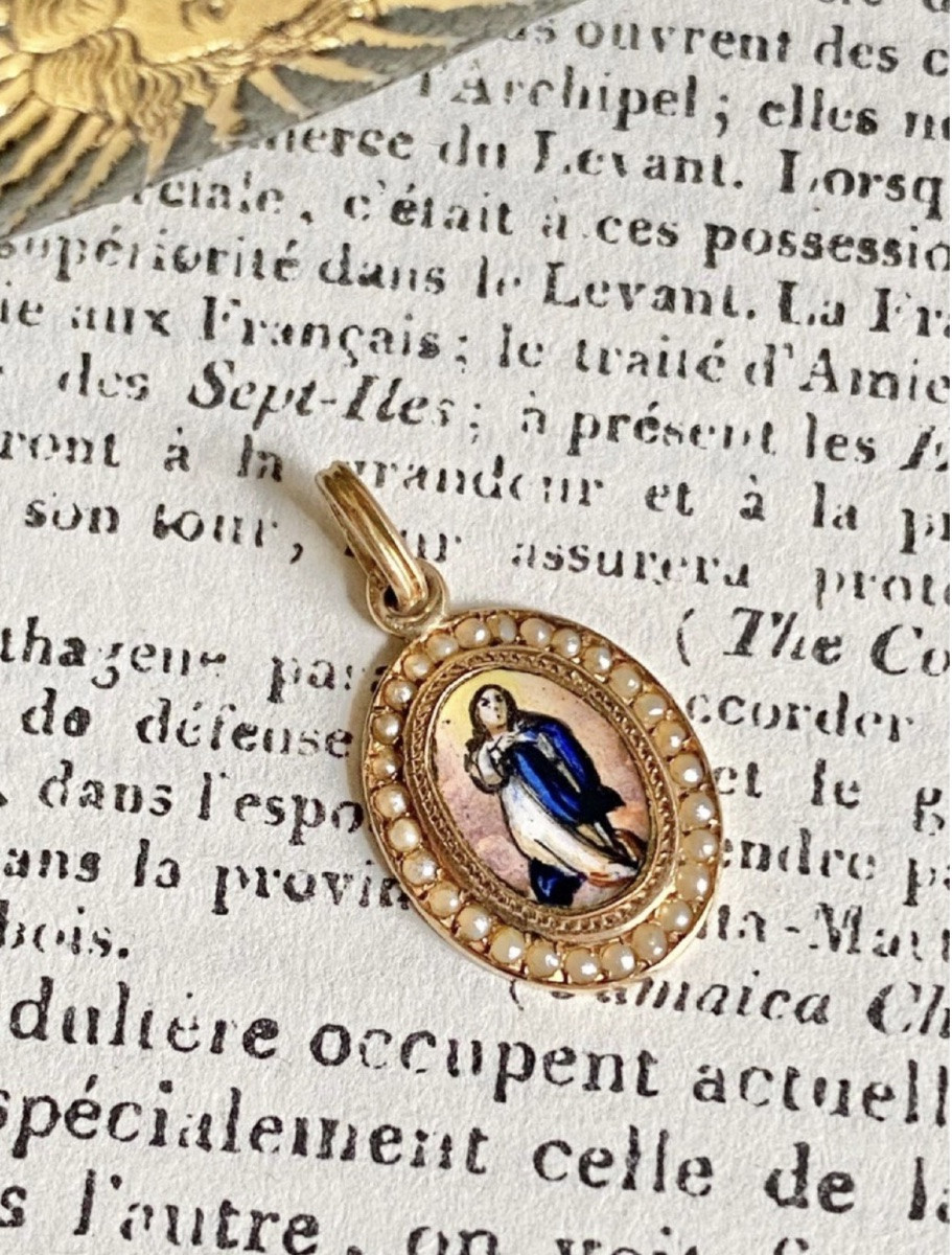 Pendentif Vierge Marie ancien en or jaune 18K émaillé-photo-2